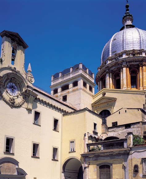 Facciata interna con il belvedere e la cupola della chiesa del conservatorio dello Spirito Santo